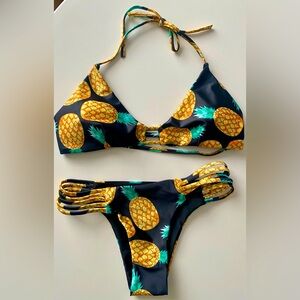 WOMENS BIKINI TOP AND BOTTOM SET IN BLACK PINEAPPLE PRINT